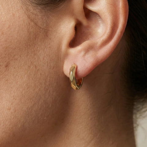 TréviaGlow – 375 Echtgold Creolen mit facettiertem Design - Suzan GoldOhrringe