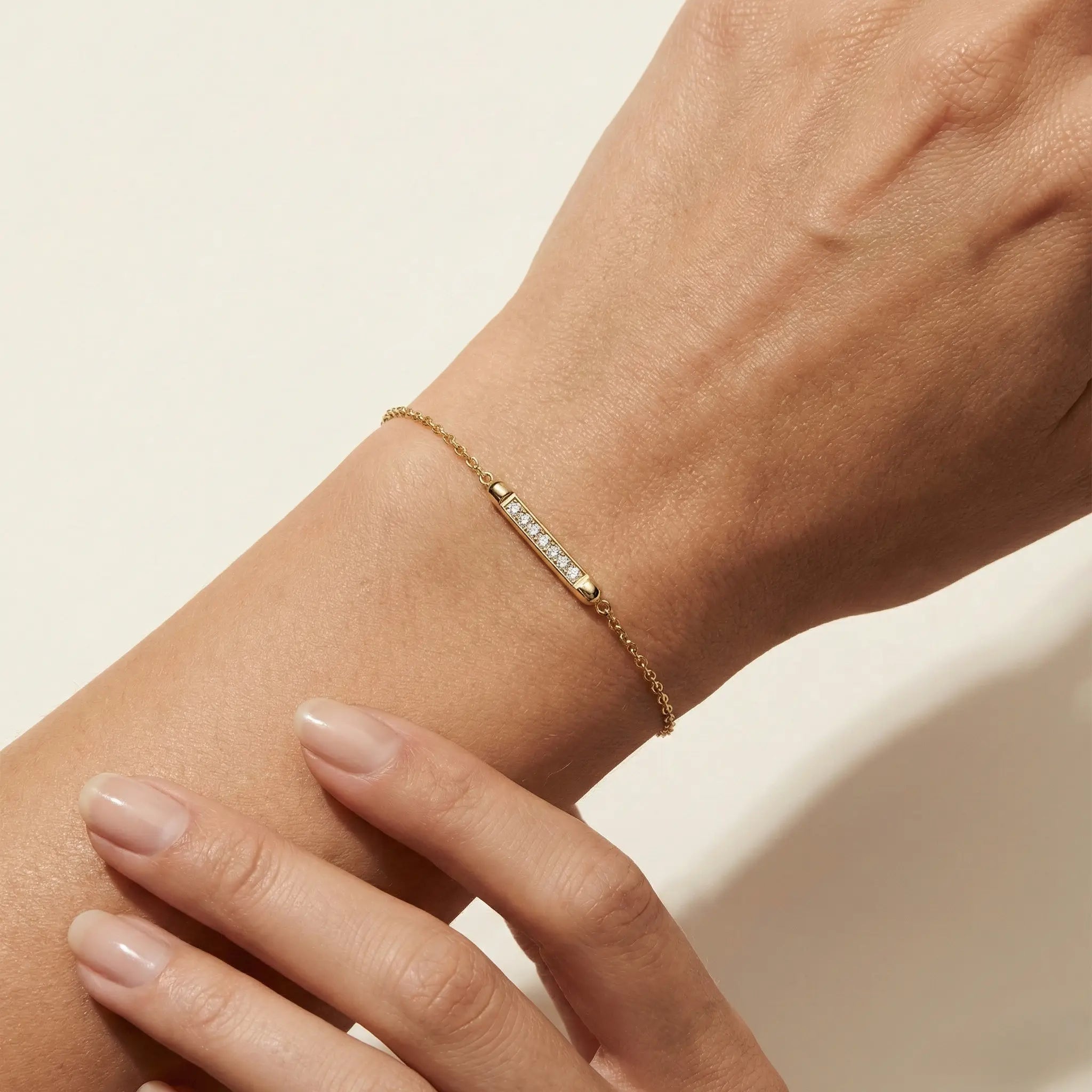 Stellaris Bar – 375 Echtgold Armband mit Zirkonia Stab - Suzan GoldArmbänder