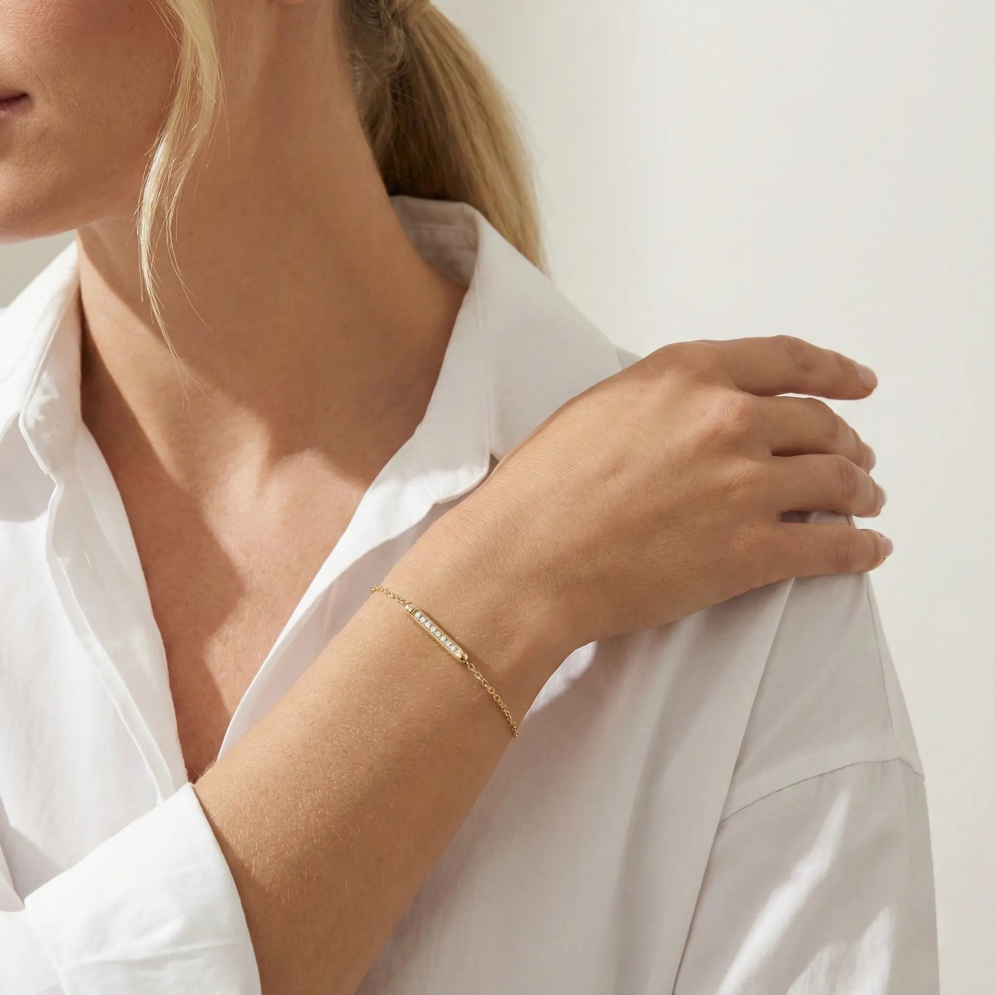 Stellaris Bar – 375 Echtgold Armband mit Zirkonia Stab - Suzan GoldArmbänder