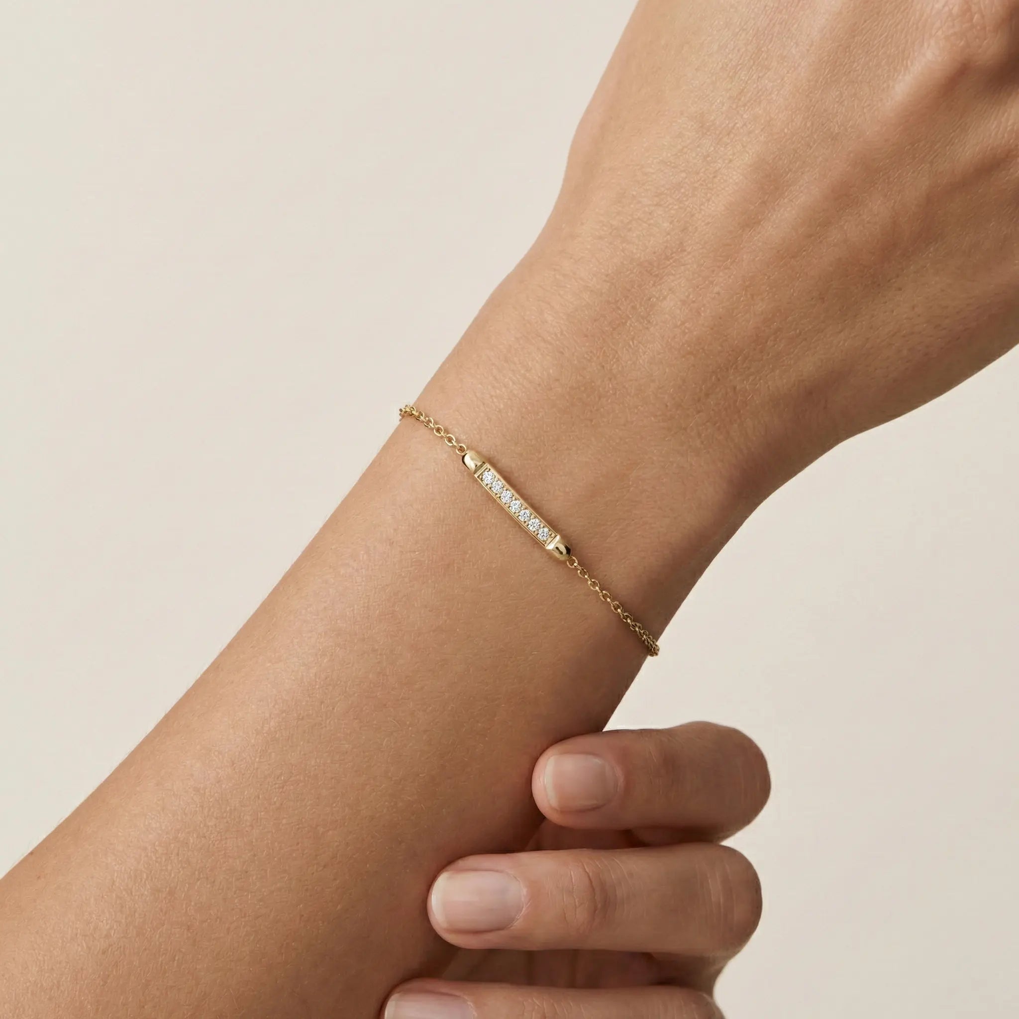 Stellaris Bar – 375 Echtgold Armband mit Zirkonia Stab - Suzan GoldArmbänder