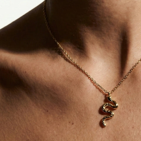 Serpentina Aura – 375 Echtgold Kette mit Schlangenanhänger - Suzan GoldHalskette