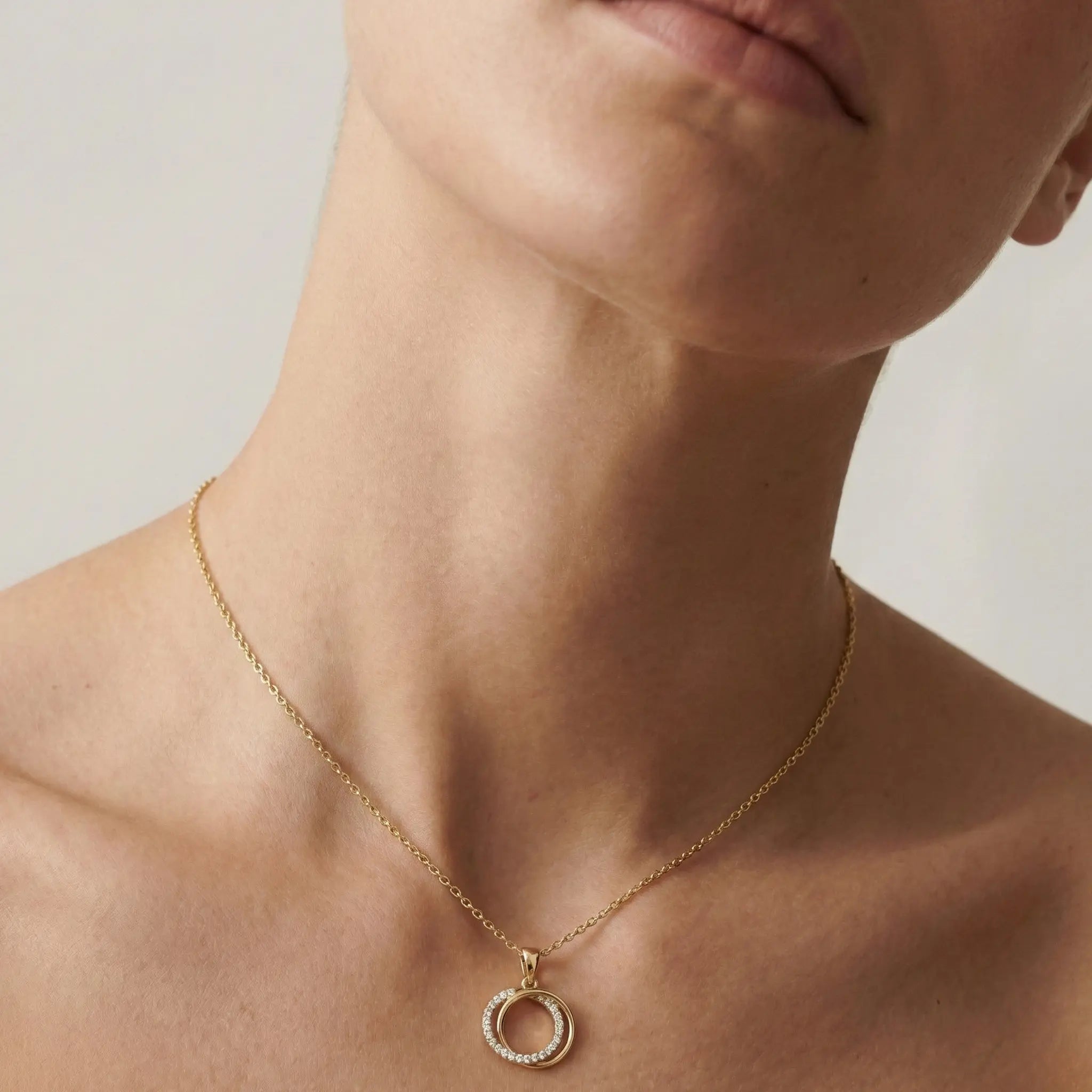Ciréline Halo – 375 Echtgold Halskette mit offenem Kreis & Zirkonia - Suzan GoldHalskette