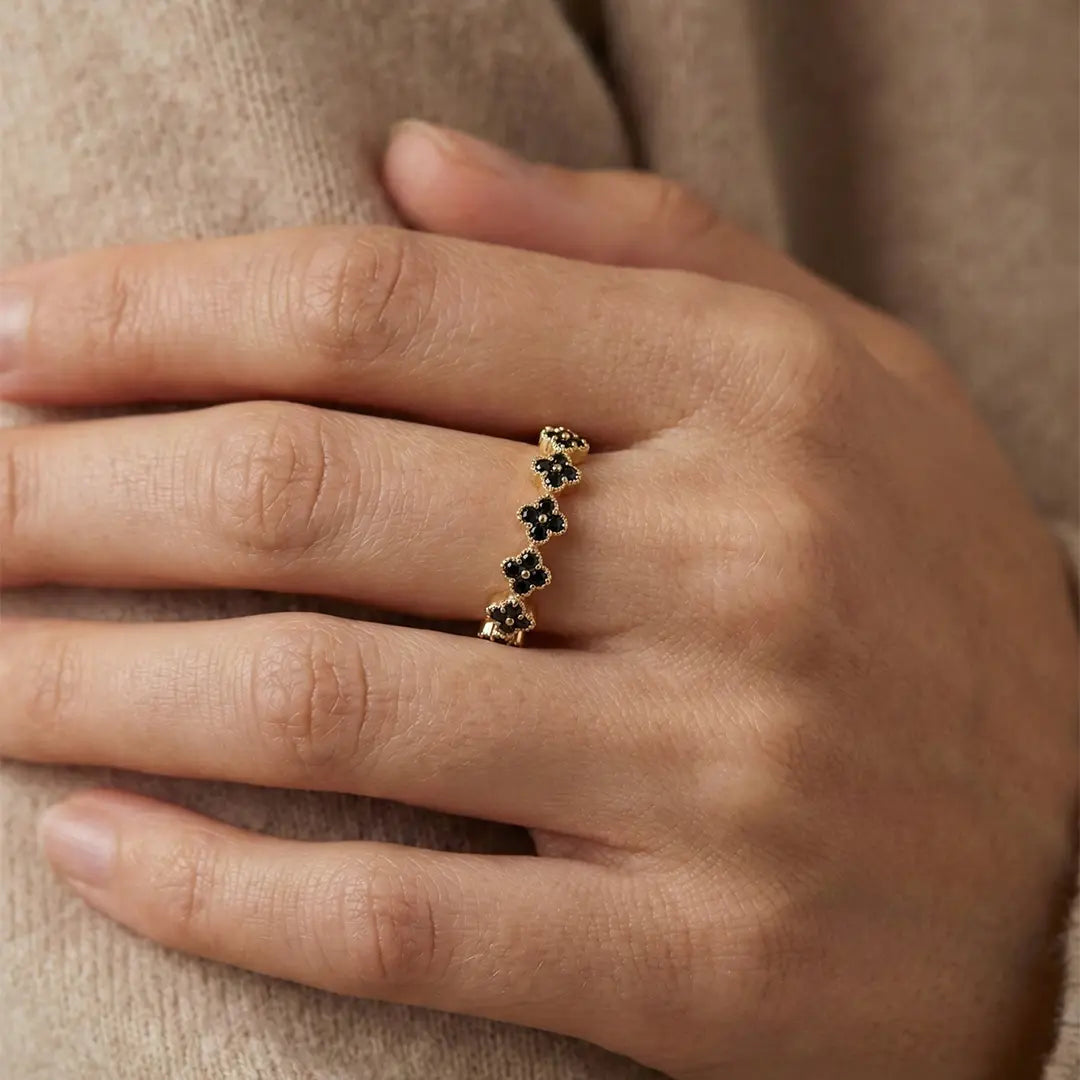Noir Clover – 375 Echtgold Ring mit schwarzen Zirkonia - Suzan GoldRing