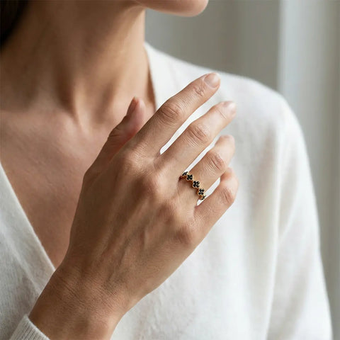 Noir Clover – 375 Echtgold Ring mit schwarzen Zirkonia - Suzan GoldRing