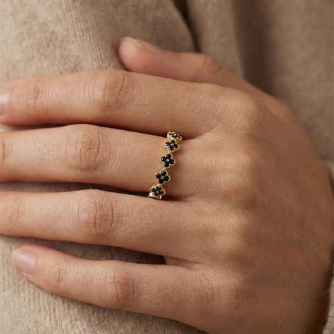 Noir Clover – 375 Echtgold Ring mit schwarzen Zirkonia - Suzan GoldRing