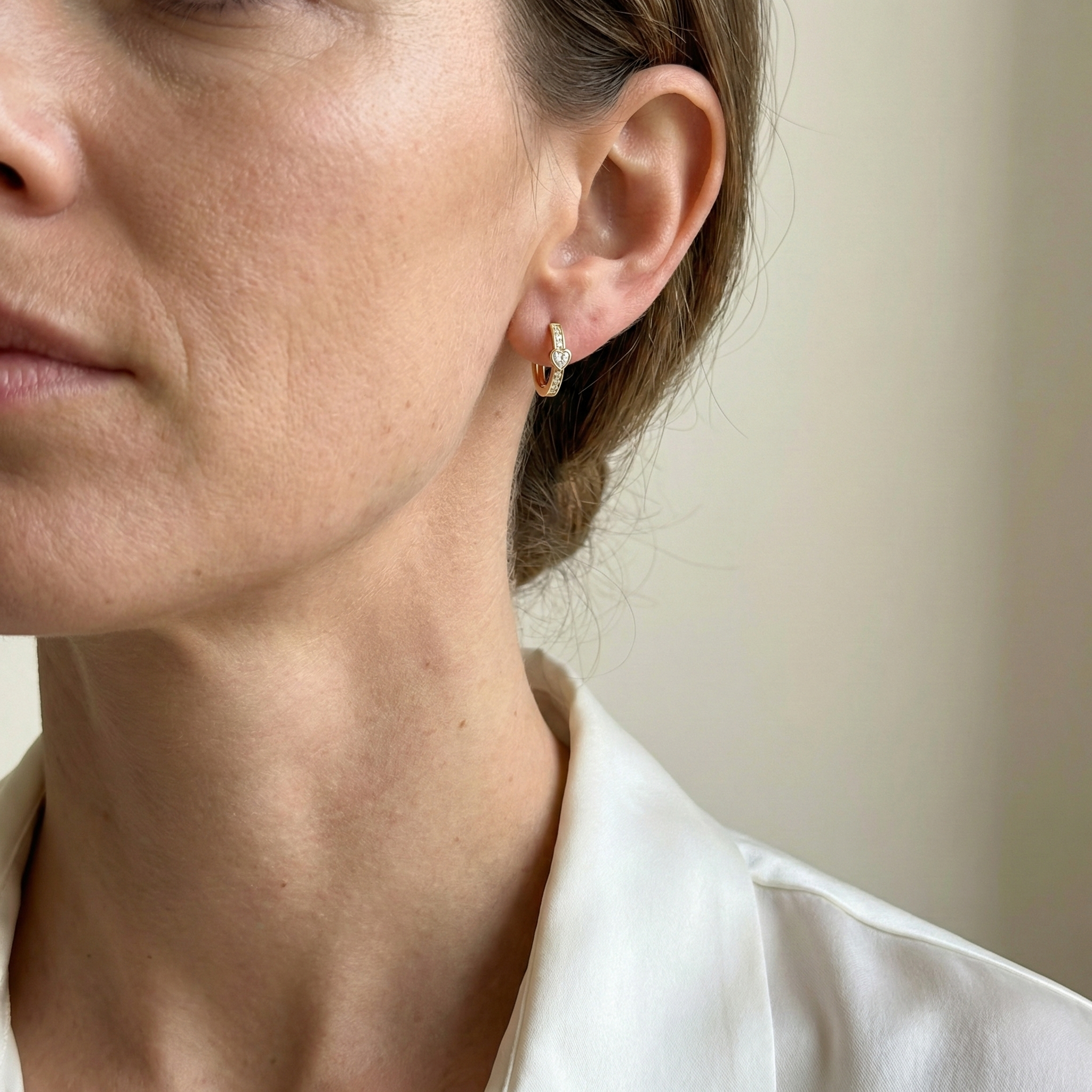 Heartline Spark – 375 Echtgold Creolen mit Herz-Zirkonia