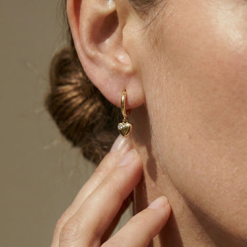 Amoréa Drop – 375 solid gold hoop earrings with heart pendant and cubic zirconia - Suzan Gold