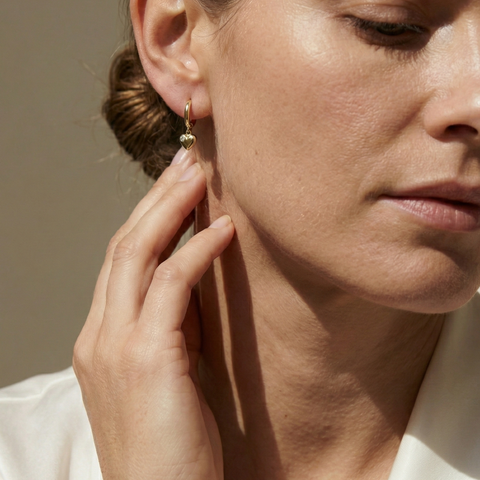 Amoréa Drop – 375 Echtgold Creolen mit Herz-Anhänger und Zirkonia