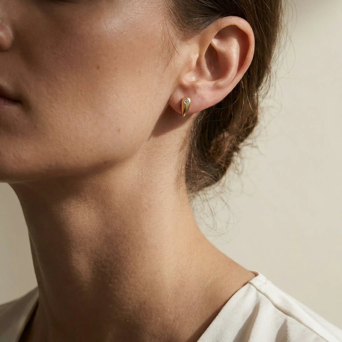 Teardrop Glow – 375 Echtgold Ohrstecker mit Zirkonia - Suzan Gold
