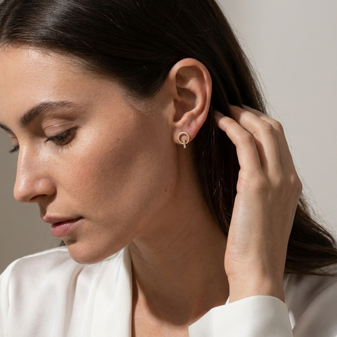 Circlessence Bar – 375 Echtgold Ohrstecker mit Zirkonia Akzent