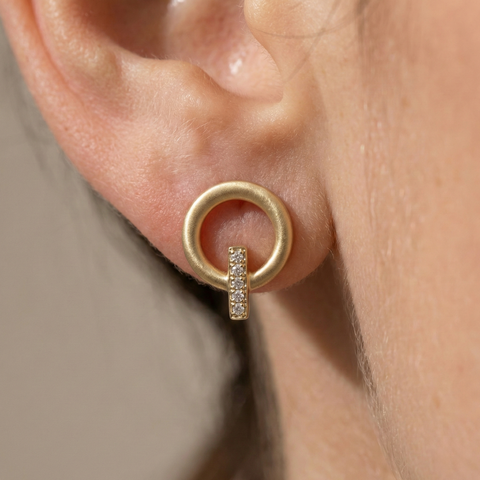 Circlessence Bar – 375 Echtgold Ohrstecker mit Zirkonia Akzent