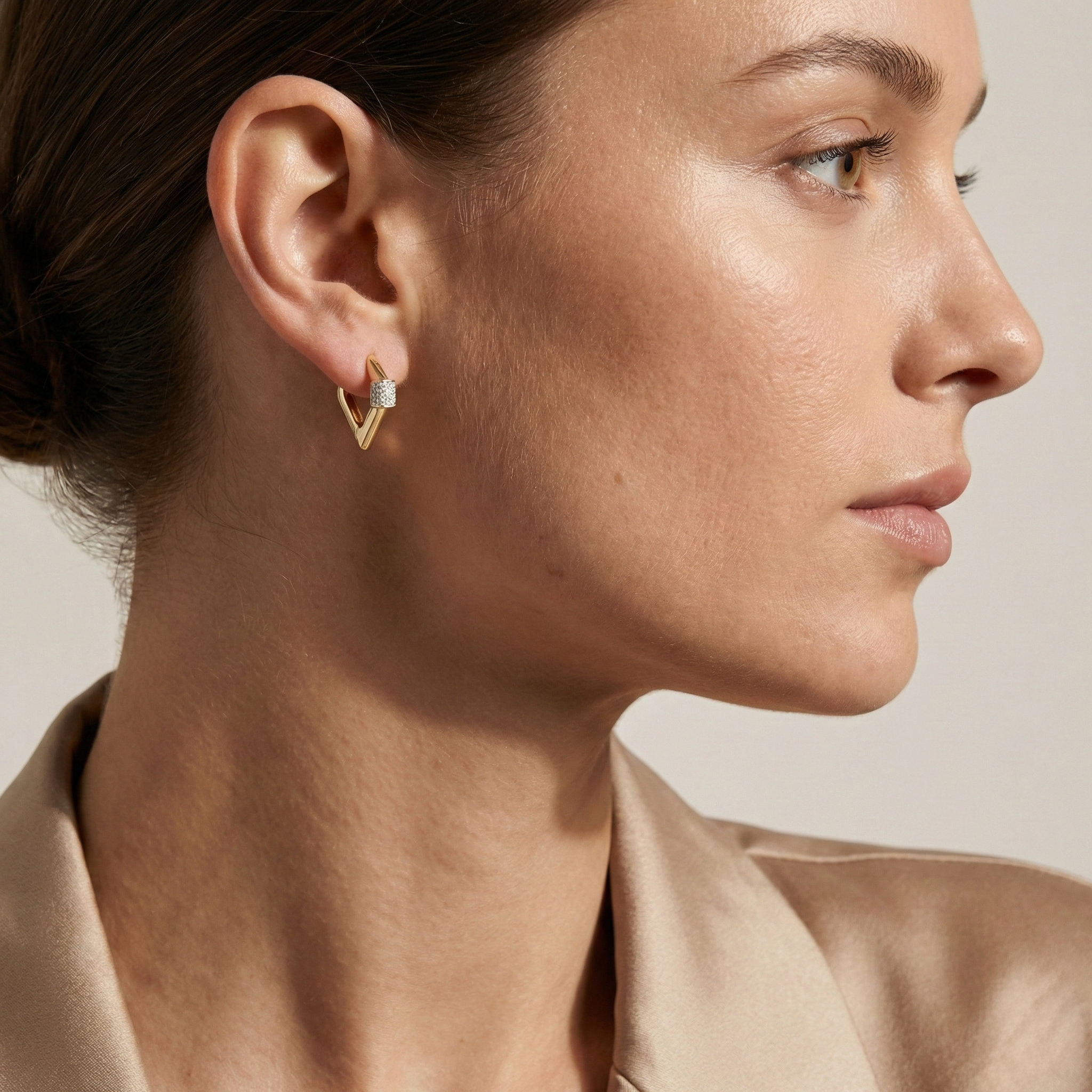 Aurexa Edge – 375 Echtgold Creolen mit Zirkonia Element