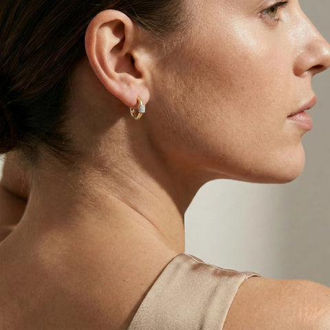 Lunara Bold – 375 Echtgold Creolen mit Zirkonia Element - Suzan GoldOhrringe