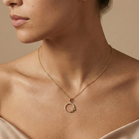 Amoria Halo – 375 Echtgold Halskette mit Herz-Kreisanhänger und Zirkonia