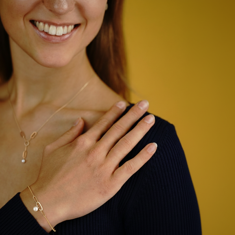 Pearl Whisper Duo – Echtgold Kette & Armband mit Süßwasserperlen