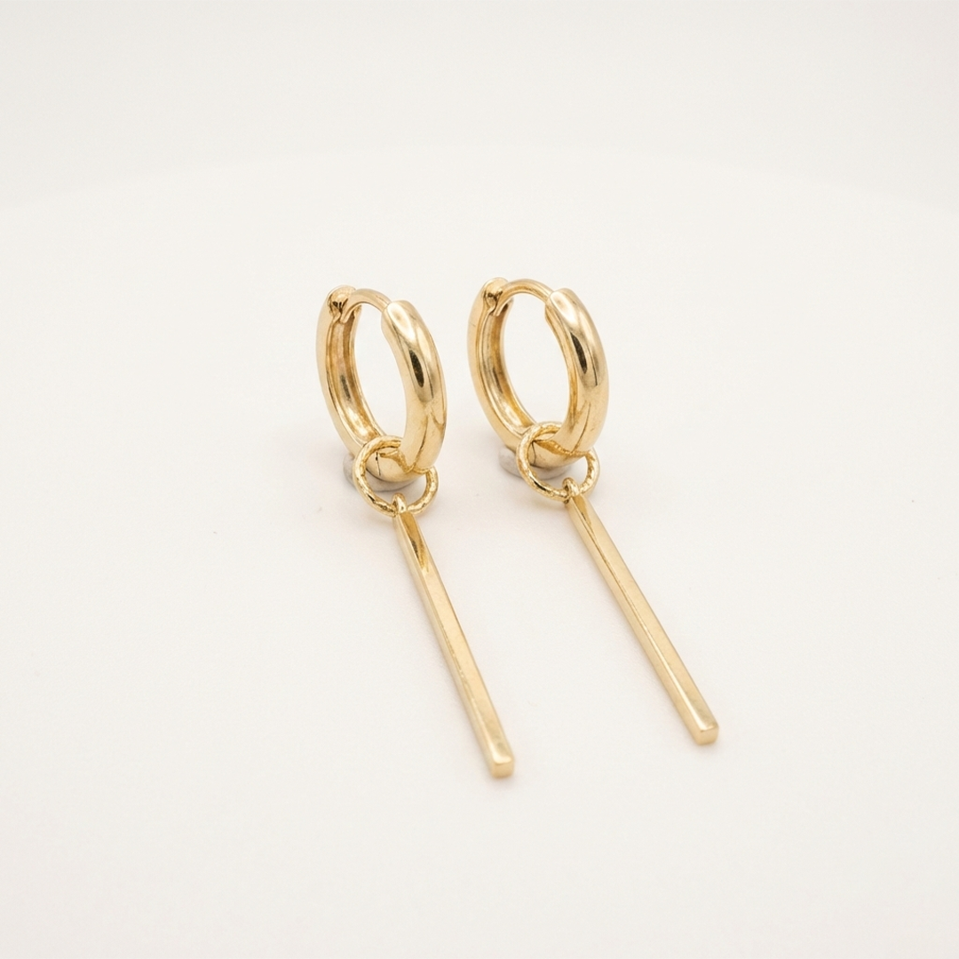 LineDropa – 375 Echtgold Creolen mit Stabanhänger