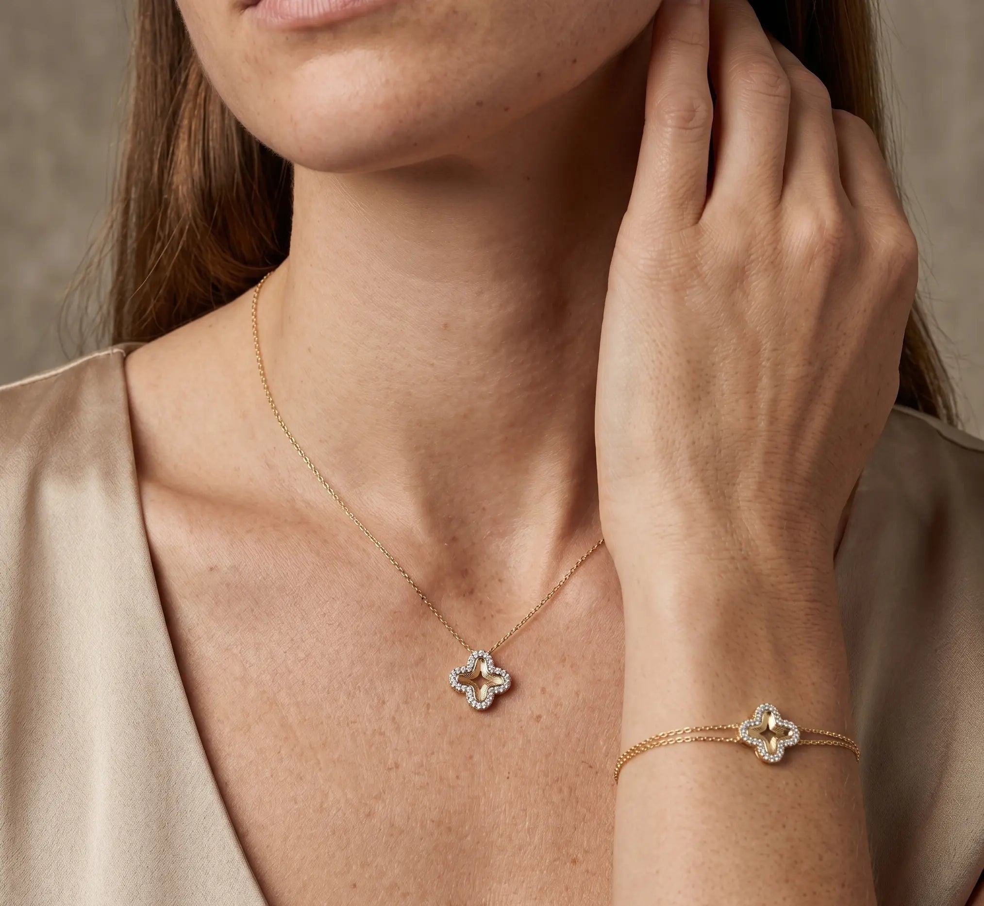 Crucelle Clover Sparkle Set – 375 Echtgold Schmuckset mit Kleeblatt Halskette & Armband - Suzan Gold