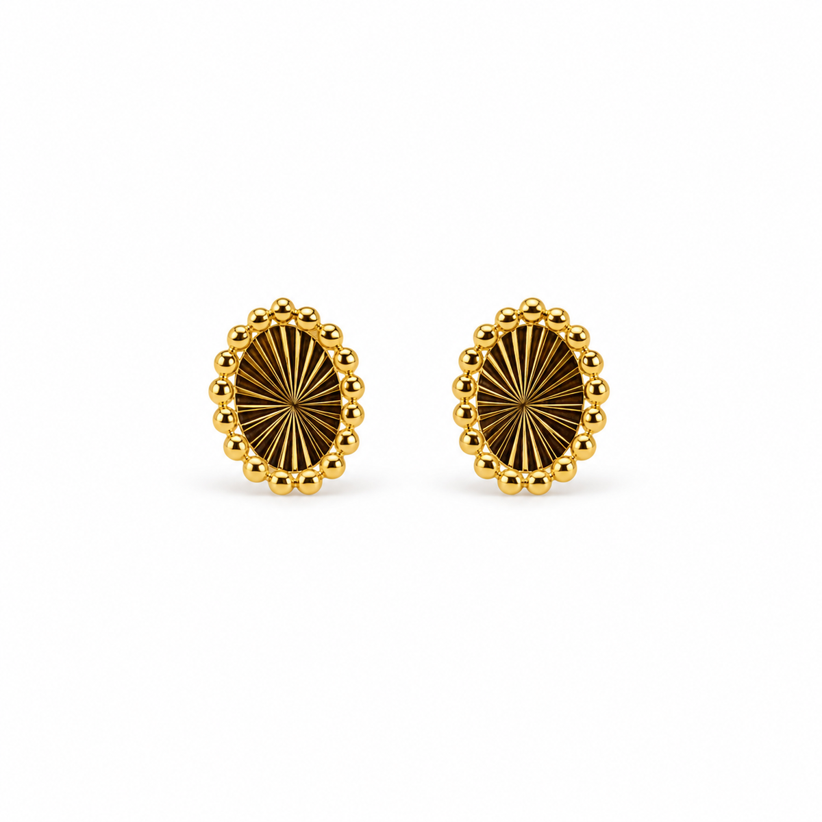 Sunburst Oval – Ovale Ohrstecker mit Strahlenmuster und Perlrand aus 750 Gold Suzan Gold