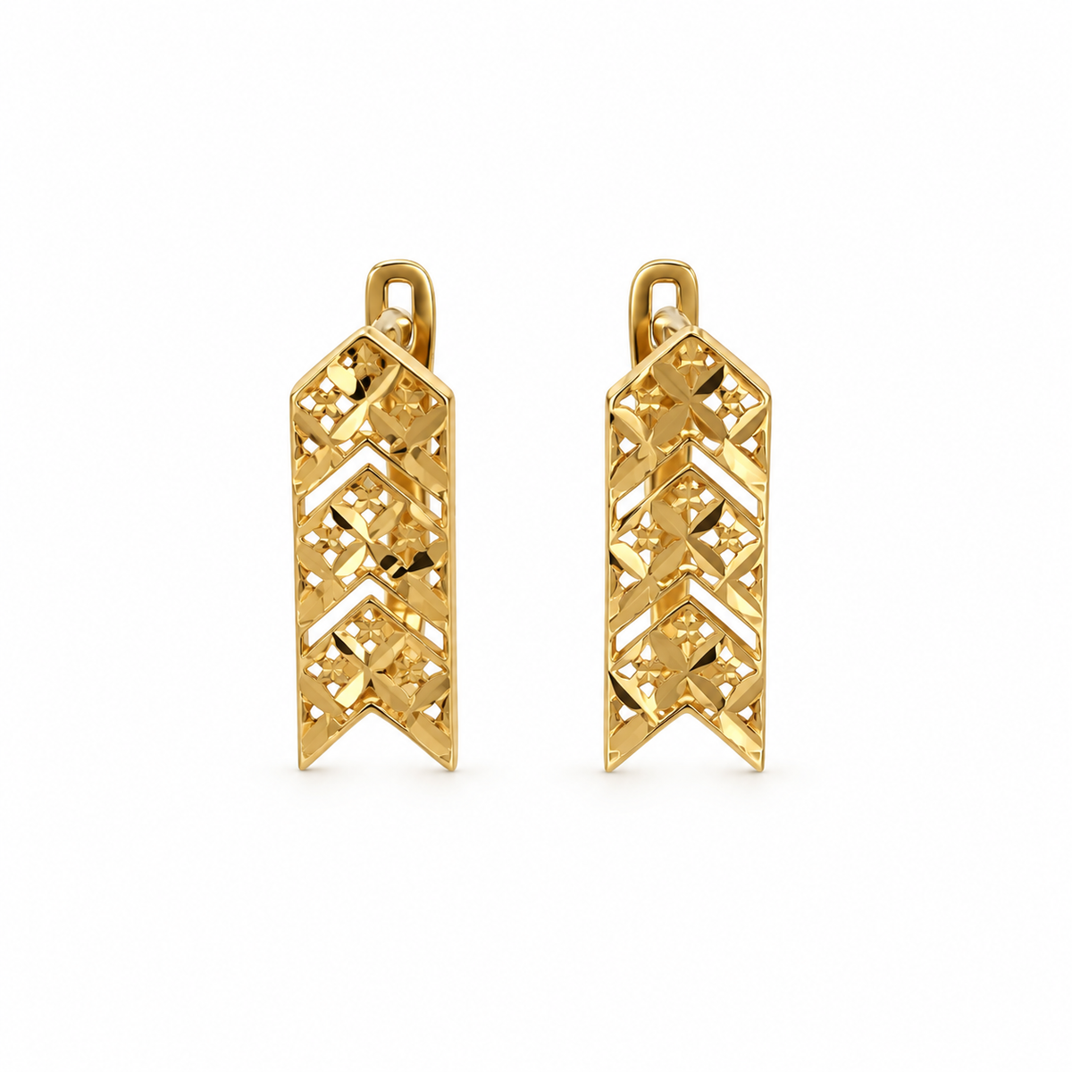 Chevron Ohrringe aus 750 Gold mit diamantiertem Filigran im Chevron-Muster und Klappbrisur