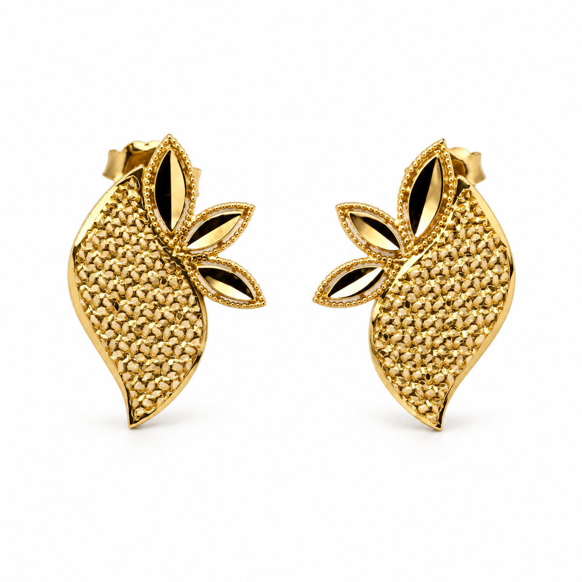 Petal Wing Ohrstecker aus 750 Gold mit Filigran und Blütenblättern