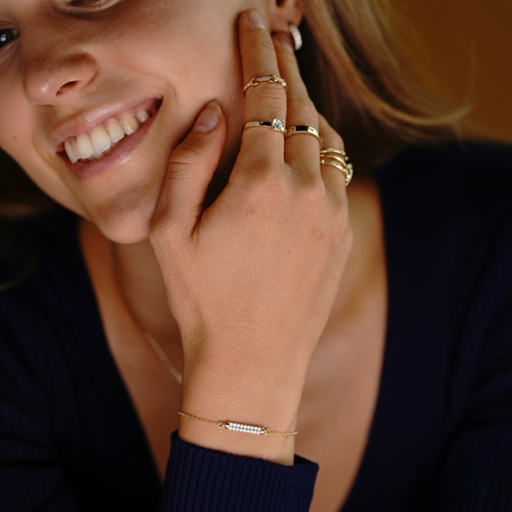 GlimmerBar – Zartes vergoldetes Armband mit Zirkonia-Zylinder