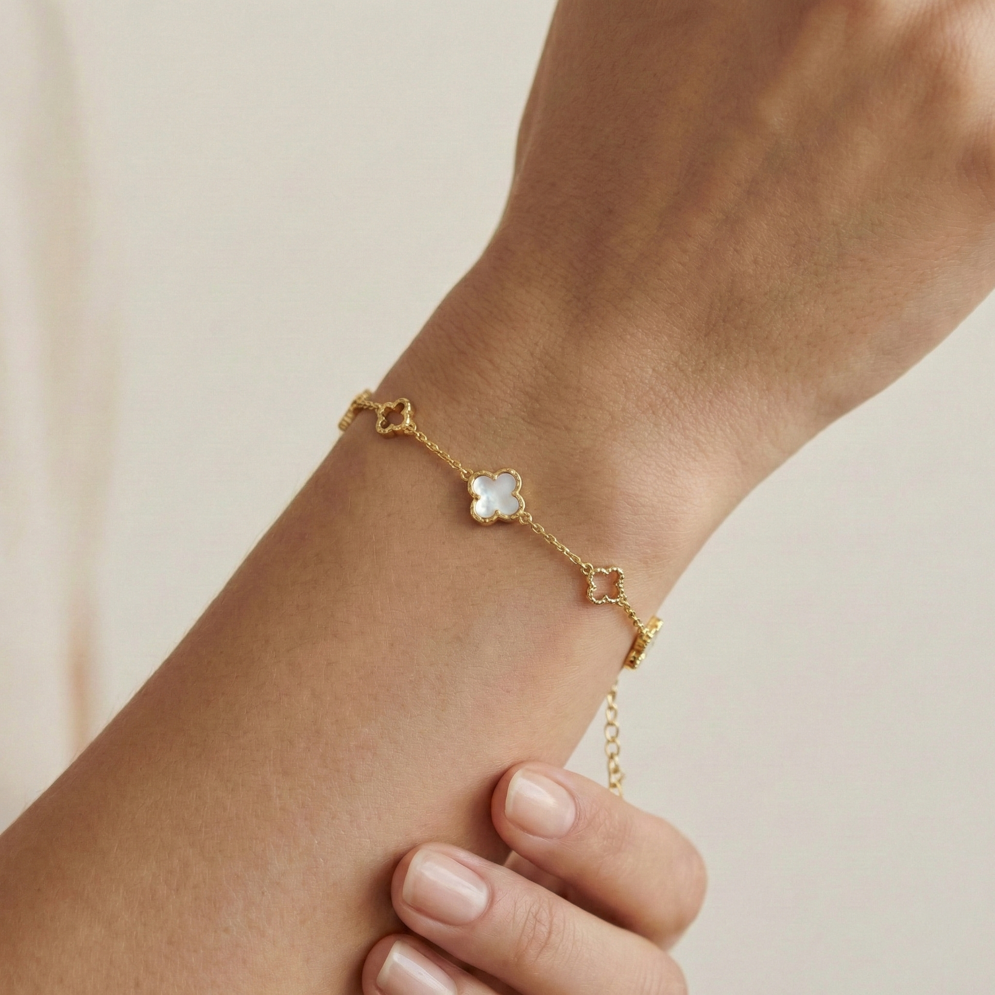 Luckra – Armband mit Perlmutt-Kleeblättern aus 925 Silber