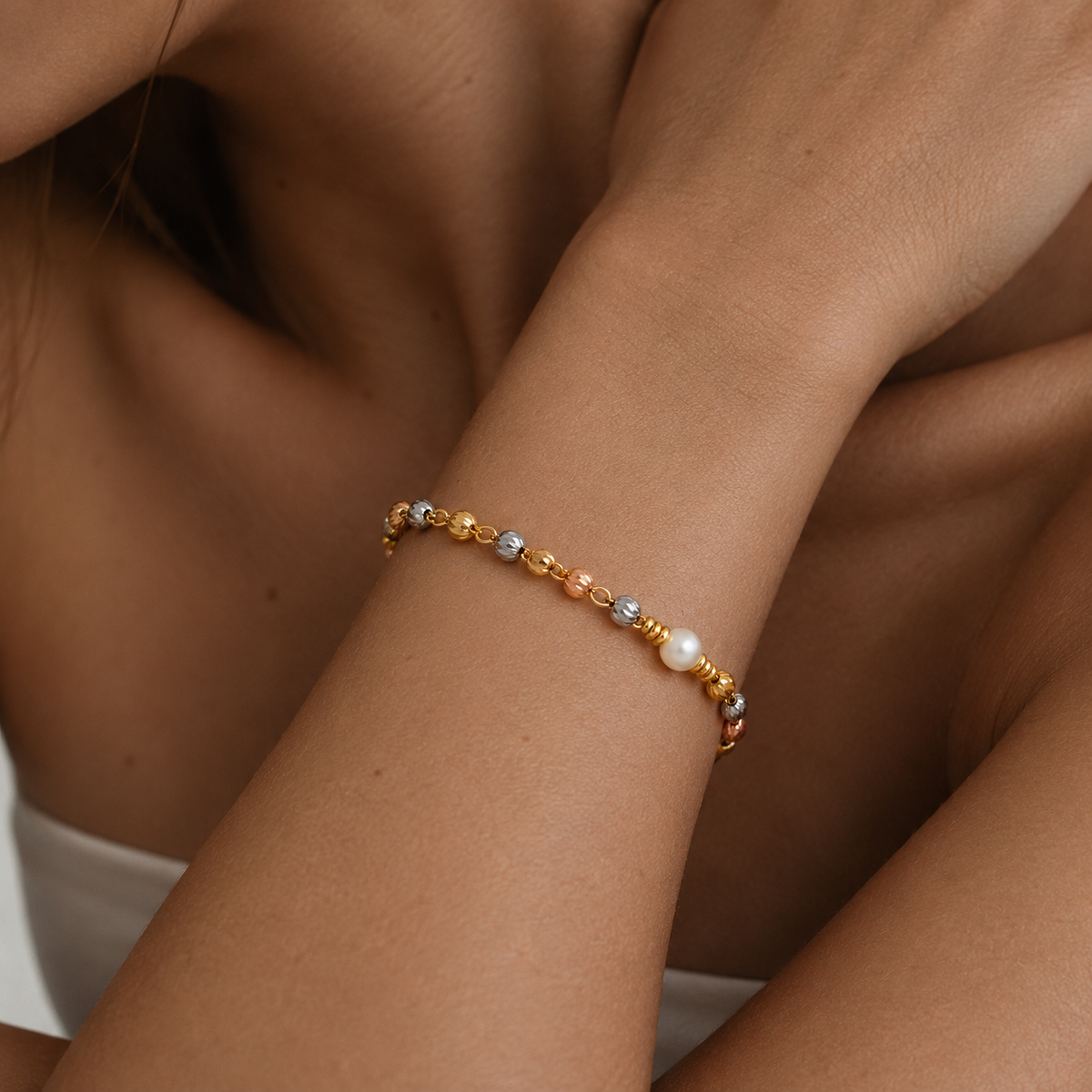 Tricolor Pearl – Armband mit diamantierten Kugeln in drei Goldfarben und Perle aus 585 Gold