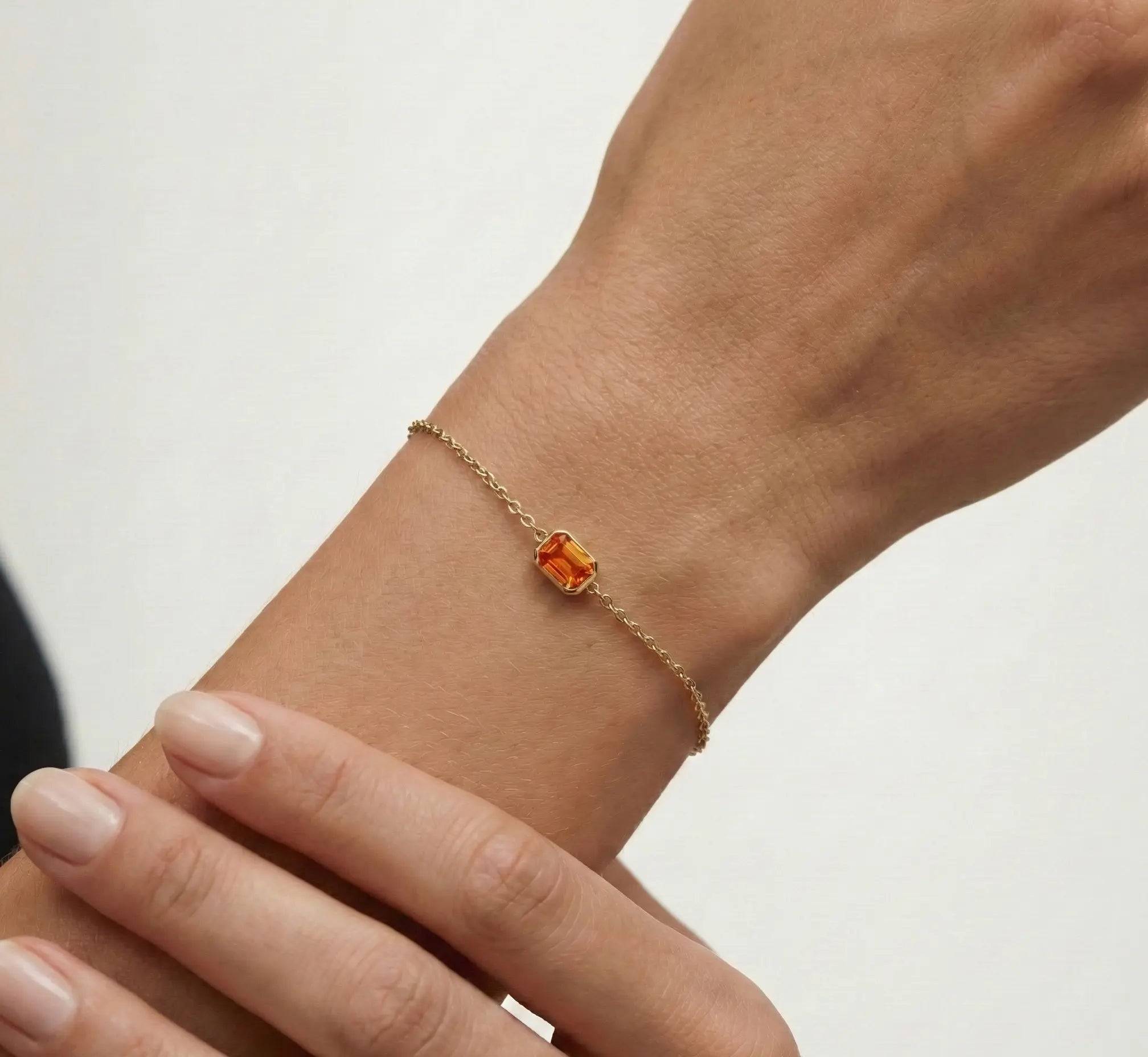 Aurielle Spark – 375 Echtgold Armband mit rechteckigem Zirkonia Anhänger - Suzan GoldArmbänder