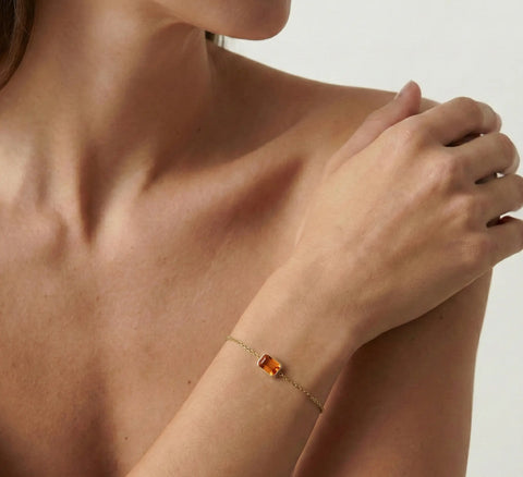Aurielle Spark – 375 Echtgold Armband mit rechteckigem Zirkonia Anhänger - Suzan GoldArmbänder