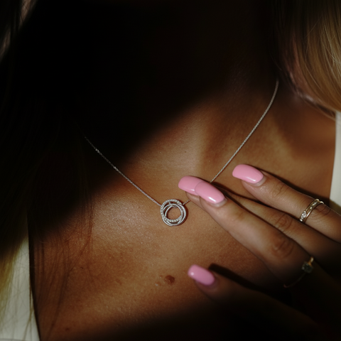 Infinity Grace – 925 Silber Halskette mit Kreisanhänger & Zirkonia